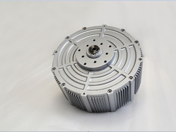 傳統三相異步電機與永磁直驅電機對比